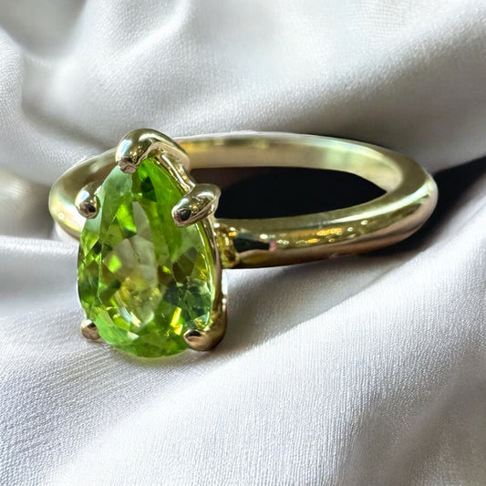 Pear-Shape Peridot Ring - 14K Yellow Gold