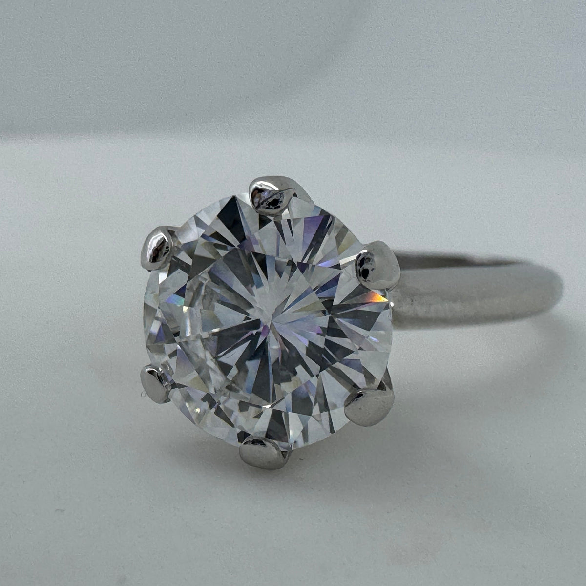 2.58ct Round Brilliant Cut Diamond Solitaire (E color, VVS2 clarity) - Platinum