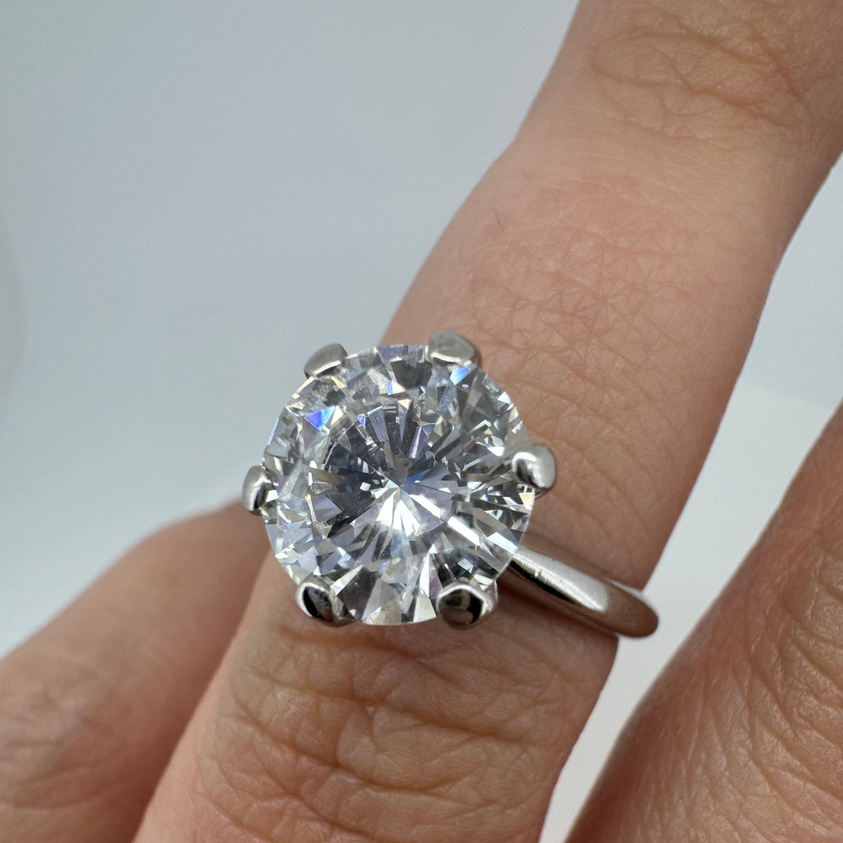 2.58ct Round Brilliant Cut Diamond Solitaire (E color, VVS2 clarity) - Platinum