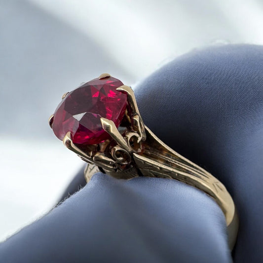 10K Yellow Gold Red Glass Ring - Victorian Era